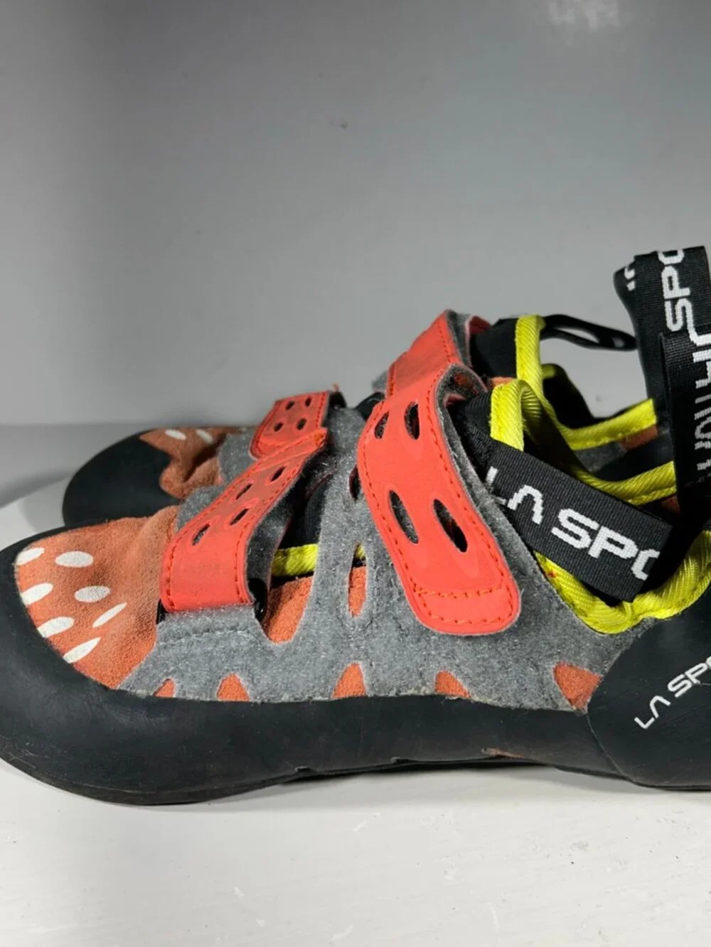 La Sportiva Tarantula Rock Climbing Shoes Boys Size 5.5 EU 37.5 Black Orange Kid